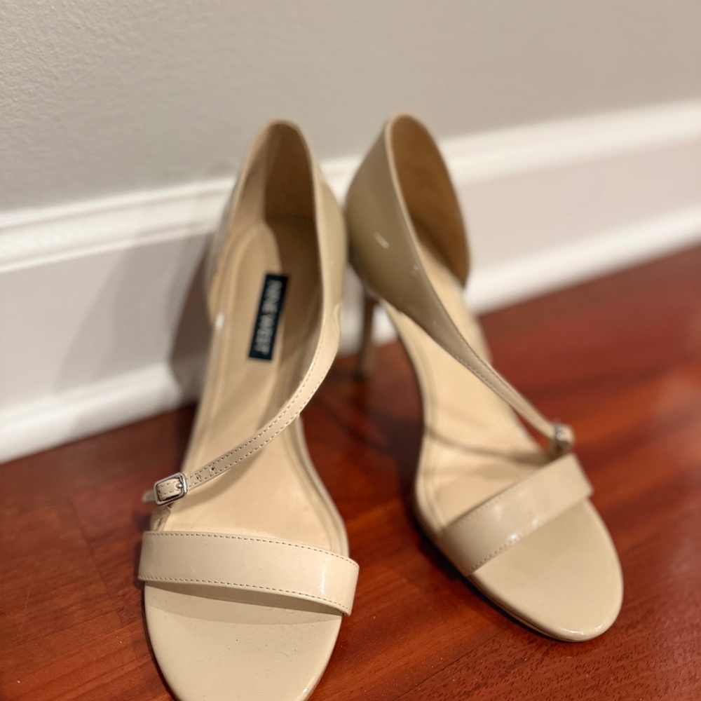 Heels - Picture 4 of 4
